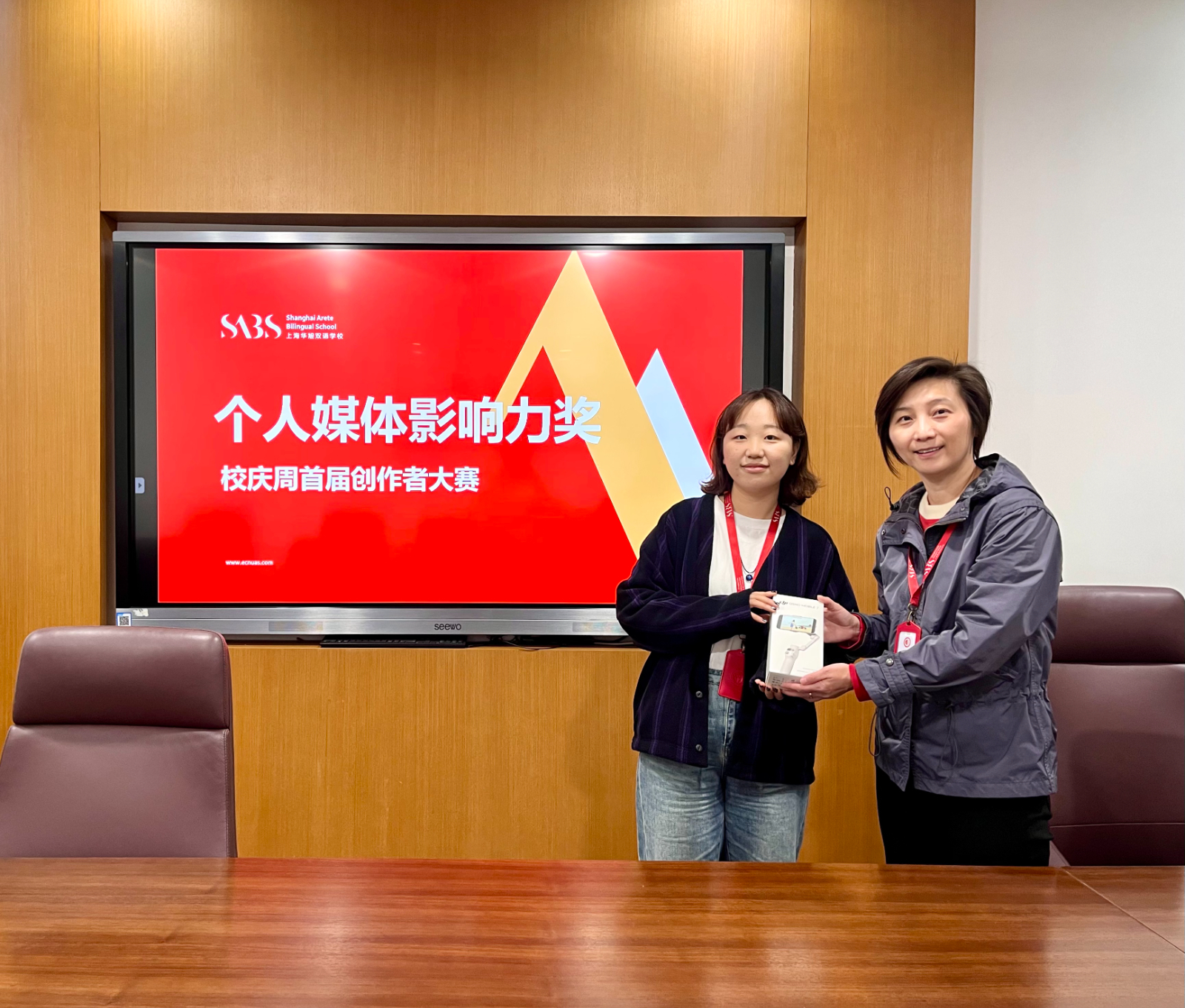 媒体颁奖2.jpg 媒体颁奖2.jpg